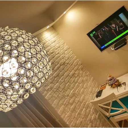 Cherry Queen Apartment Belgrade