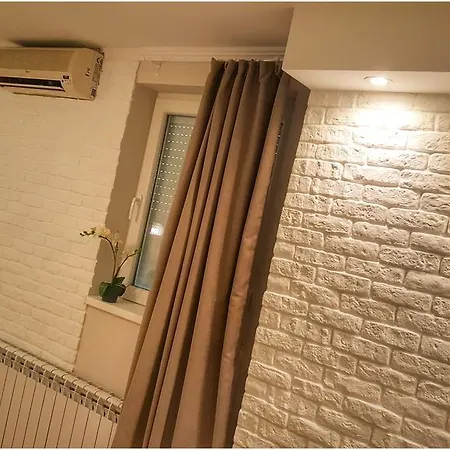 Cherry Queen Apartment *